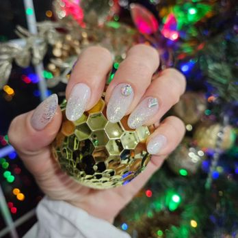 Plush Nail Salon - Nail Salons Near Me - Chicago, Illinois