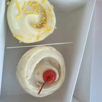 SusieCakes - Pineapple upside down & lemon cupcakes - Desserts Near Me - Newport Beach, California SusieCakes - Pineapple upside down & lemon cupcakes - Desserts Near Me - Newport Beach, California