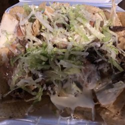 Los Hermanos locos - Steak nachos with bean instead of pico