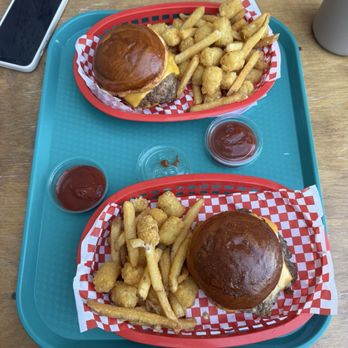 Velzyland Burger Co - Burgers Near Me - Wailuku, Hawaii Velzyland Burger Co - Burgers Near Me - Wailuku, Hawaii