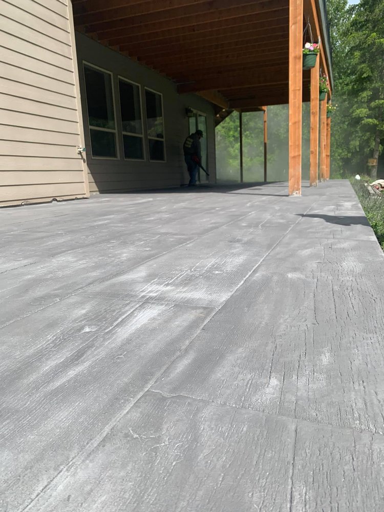 Slide of Duarte's Contracting & More