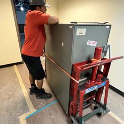 El Valle Relocation Services - We move safes