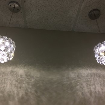 Minoko Nail Studio - Light fixtures - Nail Salons Near Me - Vancouver, British Columbia