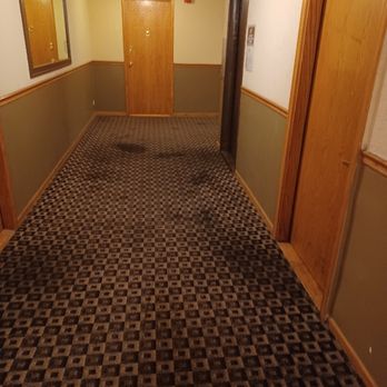 Rany Management - This is the hallway on floor 16 the most expensive floor since it is the highest floor (dog urine all over) - Property Management Near Me - Chicago, Illinois