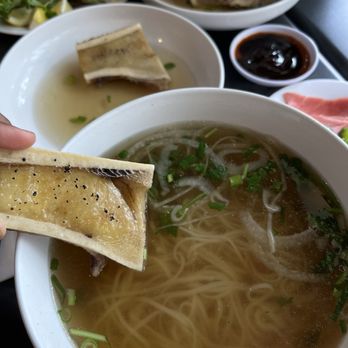 An Di Dzo - Bone marrow pho with upgraded canoe cut marrow - Vietnamese Near Me - Honolulu, Hawaii