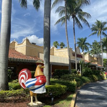 La Carreta - Outside view - Cuban Near Me - Miami, Florida