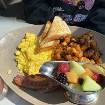 Union Rooftop - Classic Breakfast - New American Near Me - Minneapolis, Minnesota