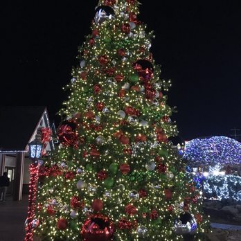 The Incredible Christmas Place - Beautiful tree outside - Gift Shops Near Me - Pigeon Forge, Tennessee The Incredible Christmas Place - Beautiful tree outside - Gift Shops Near Me - Pigeon Forge, Tennessee
