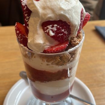 Flipper’s - Strawberry Parfait - Pancakes Near Me - New York, New York Flipper’s - Strawberry Parfait - Pancakes Near Me - New York, New York