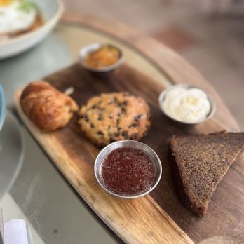 Hau Tree - Croissant, chocolate chip scone and banana bread sampler - Seafood Near Me - Honolulu, Hawaii Hau Tree - Croissant, chocolate chip scone and banana bread sampler - Seafood Near Me - Honolulu, Hawaii
