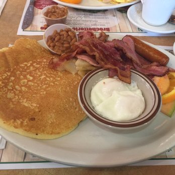 Greenspot Restaurant - Smoked meat breakfast plate with poached eggs - Canadian (New) Near Me - Montreal, Quebec