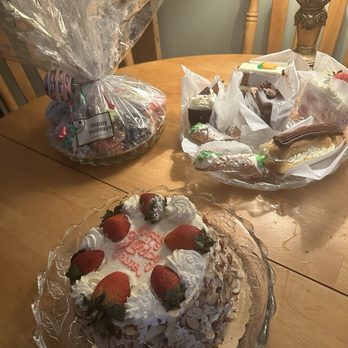 Fratelli's Pastry Shop - What I purchased at Fratellis of Quincy !! - Bakeries Near Me - Quincy, Massachusetts Fratelli's Pastry Shop - What I purchased at Fratellis of Quincy !! - Bakeries Near Me - Quincy, Massachusetts