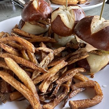 Cumberland Canteen - Music City Sliders - American Near Me - Lebanon, Tennessee