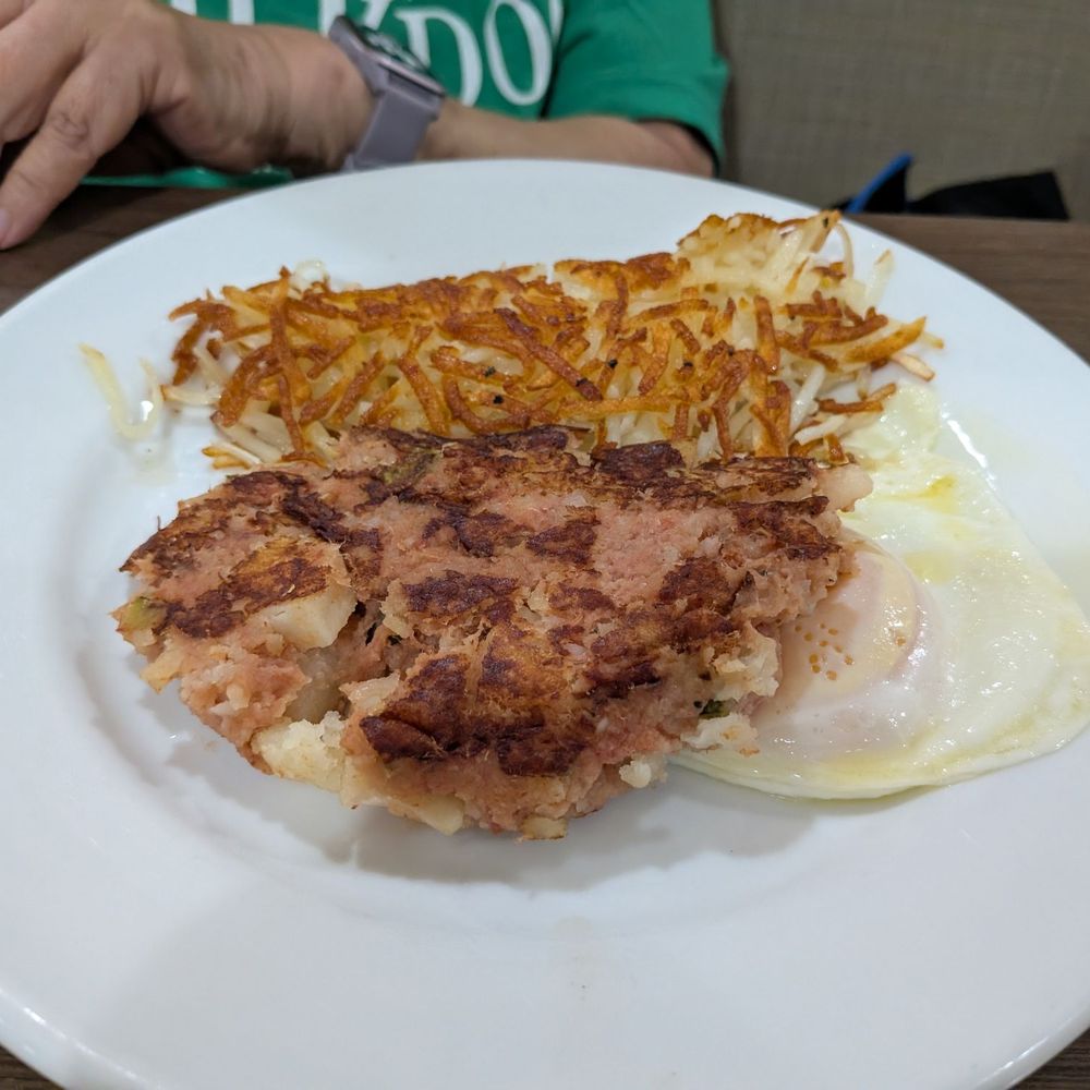 Mini breakfast, one egg, corned beef has with hash browns. Mini breakfast, one egg, corned beef has with hash browns.