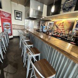 Drunk Donkey Bar & Grill - Bad on the left side......