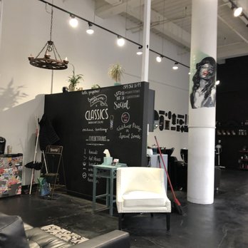 Classics - Interior - Barbers Near Me - St. Louis, Missouri