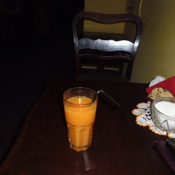 Cafe Charlie - soczek dwuowocowy z pomarańczy i grejpfruta za 12 zł. - Cafes Near Me - Warsaw, MZ Cafe Charlie - soczek dwuowocowy z pomarańczy i grejpfruta za 12 zł. - Cafes Near Me - Warsaw, MZ