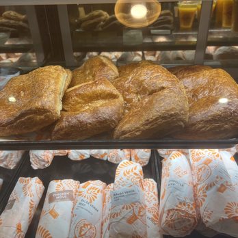 La Monarca Bakery & Cafe - Bakeries Near Me - Whittier, California
