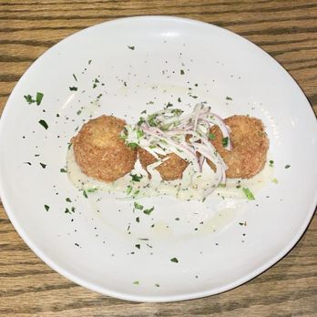 Livestock Tavern - Blue Crab Cakes - Fennel slaw & lemon caper aioli $18 - Cocktail Bars Near Me - Honolulu, Hawaii