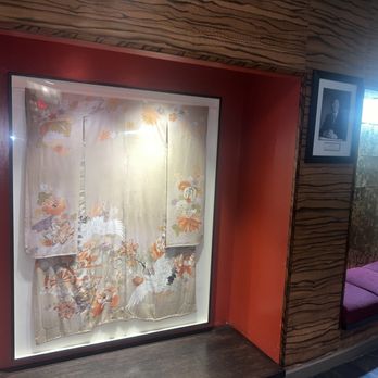 Benihana - Beautiful kimono front entrance - Japanese Near Me - Edison, New Jersey