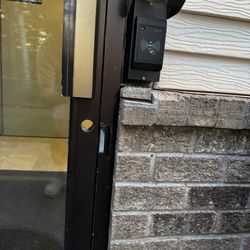 GrandStay Hotel & Suites Minocqua-Woodruff - Broken door security.