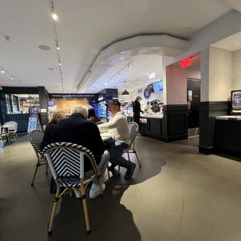 Paris Baguette - Bakeries Near Me - Monrovia, California