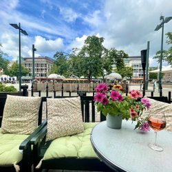 Goggen Sportspub - Patio dining