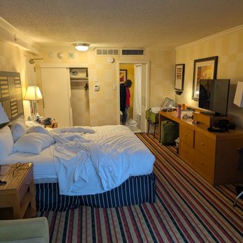 Pinnacle Hotel Harbourfront - Room - Hotels Near Me - Vancouver, British Columbia Pinnacle Hotel Harbourfront - Room - Hotels Near Me - Vancouver, British Columbia
