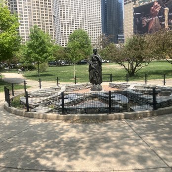 Heritage Green Park - Grainne - Parks Near Me - Chicago, Illinois Heritage Green Park - Grainne - Parks Near Me - Chicago, Illinois