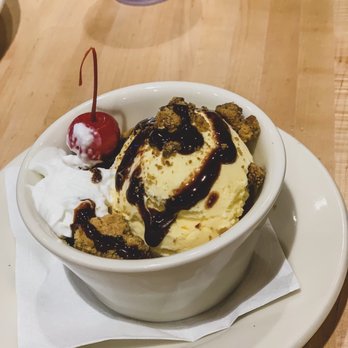 Old Chicago Pizza + Taproom - Vanilla Ice cream with cookie crumbles - Pizza Near Me - COLORADO SPRINGS, Colorado Old Chicago Pizza + Taproom - Vanilla Ice cream with cookie crumbles - Pizza Near Me - COLORADO SPRINGS, Colorado