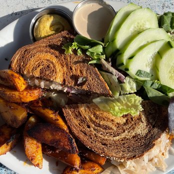 Dharma's Restaurant - tempeh reuben - Vegetarian Near Me - Capitola, California