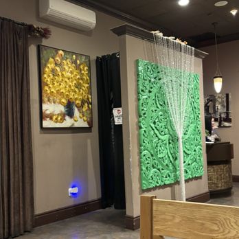 Ngoc Suong Restaurant - Inside - Vietnamese Near Me - Westminster, California