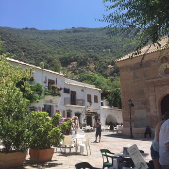 Belezmin - Vistas desde la plaza - Tapas Bars Near Me - Pampaneira, GR