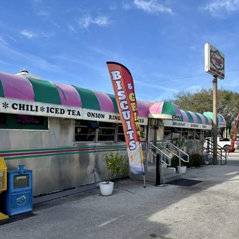 Angel's Dining Car - Exterior - Southern Near Me - Palatka, Florida