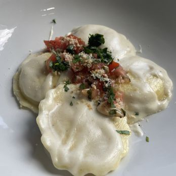Capeesh Craft Kitchen & Celler - Ravioli - Burgers Near Me - Paris, Ontario