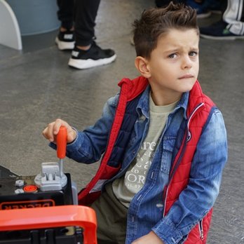 Brico House - Piccoli "Clienti" 😃 crescono con le Idee chiare... usando già Attrezzature BLACK+DECKER Italia!!!  Tutto questo è Open Day Sabato 27-10 - Hardware Stores Near Me - Comiso, RG