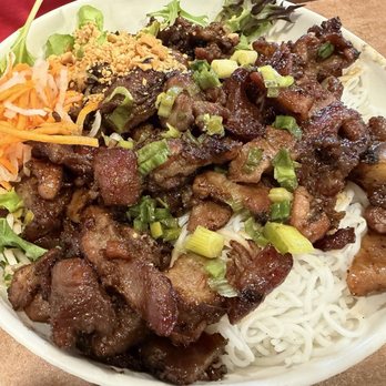 Dong Nai - Bun Grilled Pork Vermicelli had plenty of meat. - Vietnamese Near Me - Austin, Texas Dong Nai - Bun Grilled Pork Vermicelli had plenty of meat. - Vietnamese Near Me - Austin, Texas