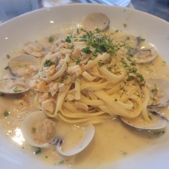MA'S Italian Kitchen - Clam Linguine - Italian Near Me - Burbank, California MA'S Italian Kitchen - Clam Linguine - Italian Near Me - Burbank, California