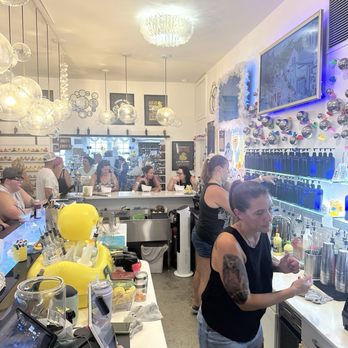 The Tipsy Duck Parlor - These bartenders HUSTLED - Cosmetics & Beauty Supply Near Me - St. Augustine, Florida