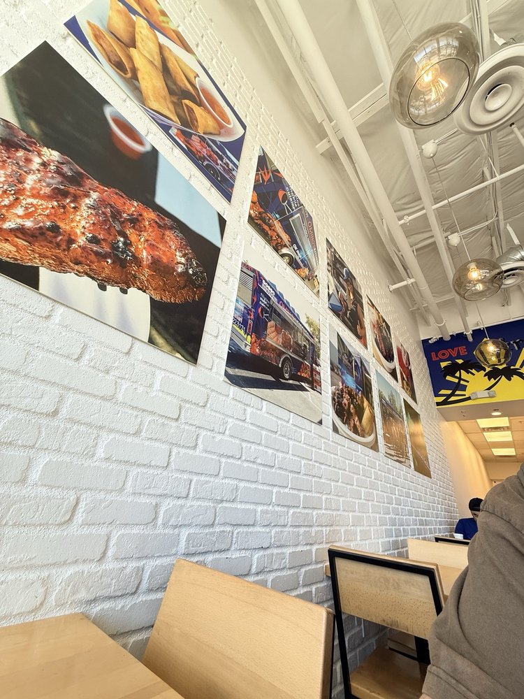 Oming’s Kitchen - Photo 2