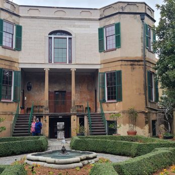Owens-Thomas House & Slave Quarters - The garden of Owen-Thomas mansion - Museums Near Me - Savannah, Georgia Owens-Thomas House & Slave Quarters - The garden of Owen-Thomas mansion - Museums Near Me - Savannah, Georgia