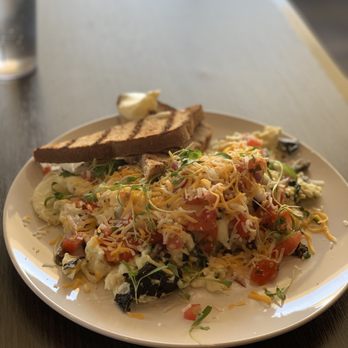 Heirloom Craft Kitchen - New American Near Me - Indio, California