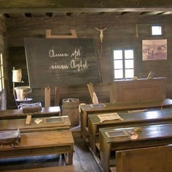 Österreichisches, Freilichtmuseum - Bäuerliche Schulkkasse