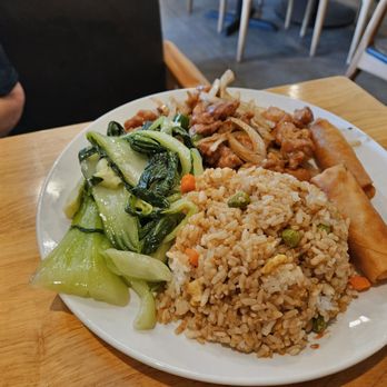 Hu's Cooking - Mongolian Chicken - Chinese Near Me - Houston, Texas Hu's Cooking - Mongolian Chicken - Chinese Near Me - Houston, Texas