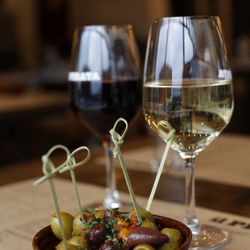 Il Pirata - Olives & vino