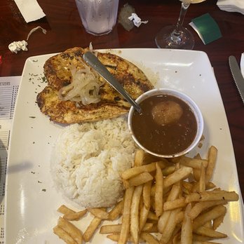 El Rinconcito De Santa Barbara - Bistec de pollo a la patilla - Latin American Near Me - Hialeah, Florida