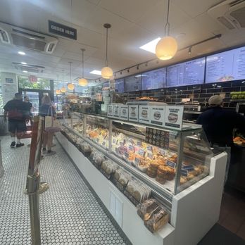 Broad Nosh Bagels - In between rushes - Bagels Near Me - New York, New York
