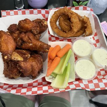 Cali Stack Burgers & Grill - Wings, onion rings celery carrots and blue cheese dressing - Cheesesteaks Near Me - Lakeside, California