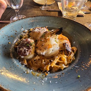 Tidepools - Pasta with shrimp and scallops - Hawaiian Near Me - Poipu, Hawaii