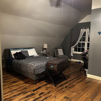 The Old Catskill Game Farm - Elephant room - Hotels Near Me - Catskill, New York